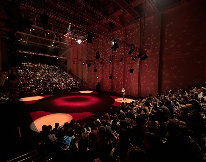 <p>Neueste Podcastfolge</p><p>Rundgang: stellwerk junges theater in Weimar.</p>